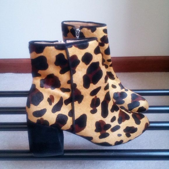 SCHUTZ Women's Mery BOLD LEOPARD Print Boot NEW - Picture 2 of 7